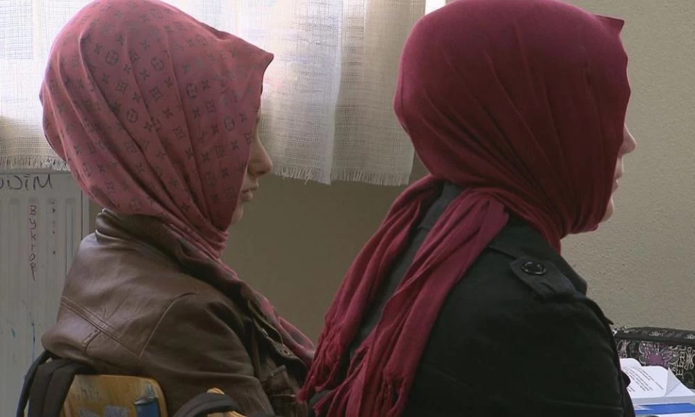 Σουηδικό Εφετείο ακυρώνει την απαγόρευση μαντίλας σε σχολεία